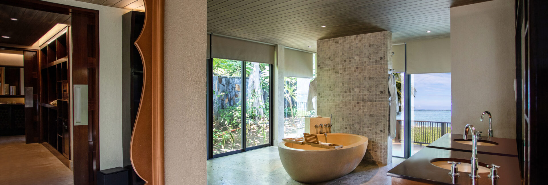 St. Regis Le Morne// Bathroom