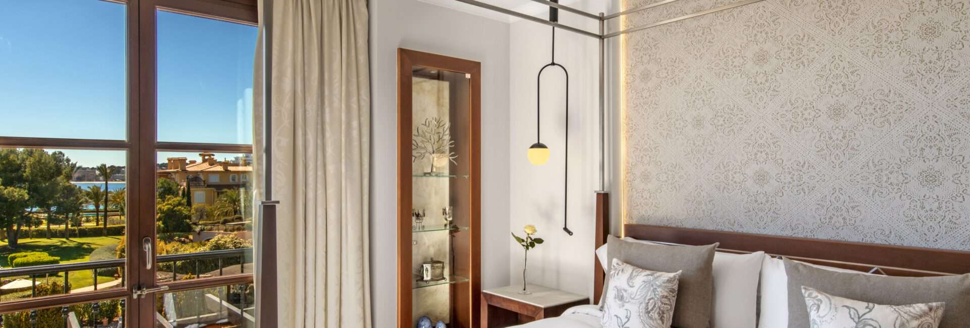 St. Regis Mardavall - Diamond Suite Bedroom
