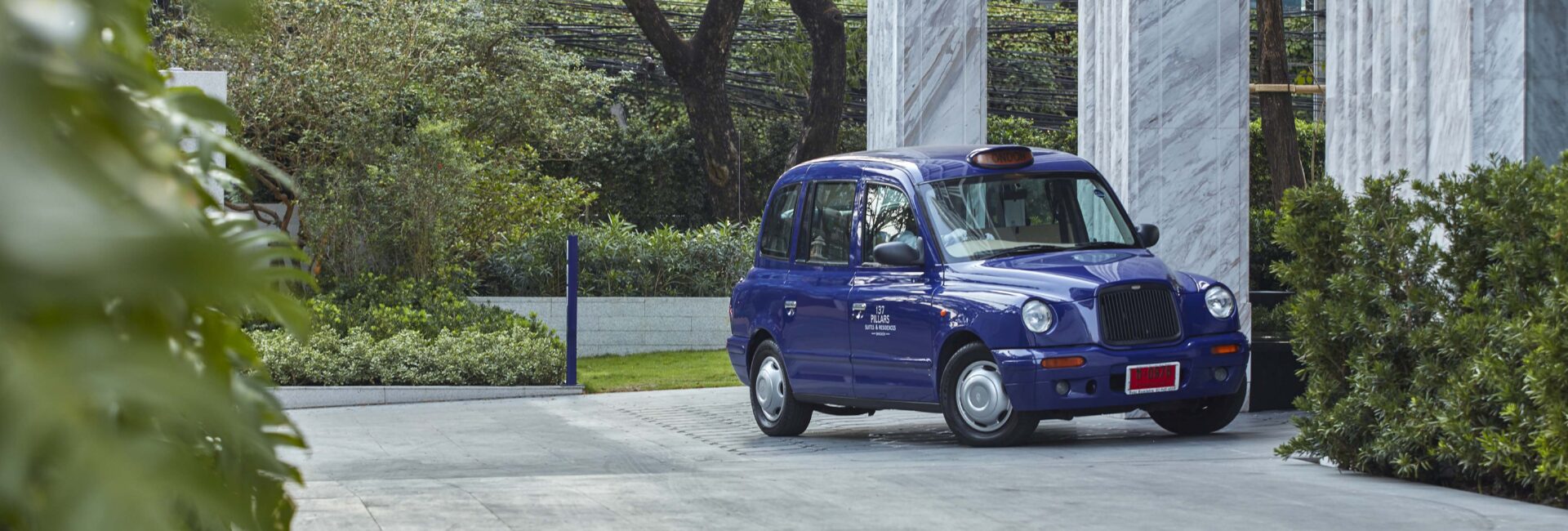 LOUIE 137 Pillars London Cab-1_137 Pillars Suites & Residences Bangkok